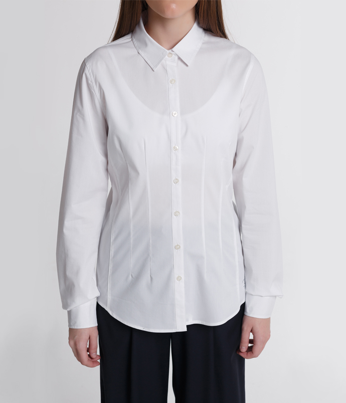Белая блузка с аппликацией