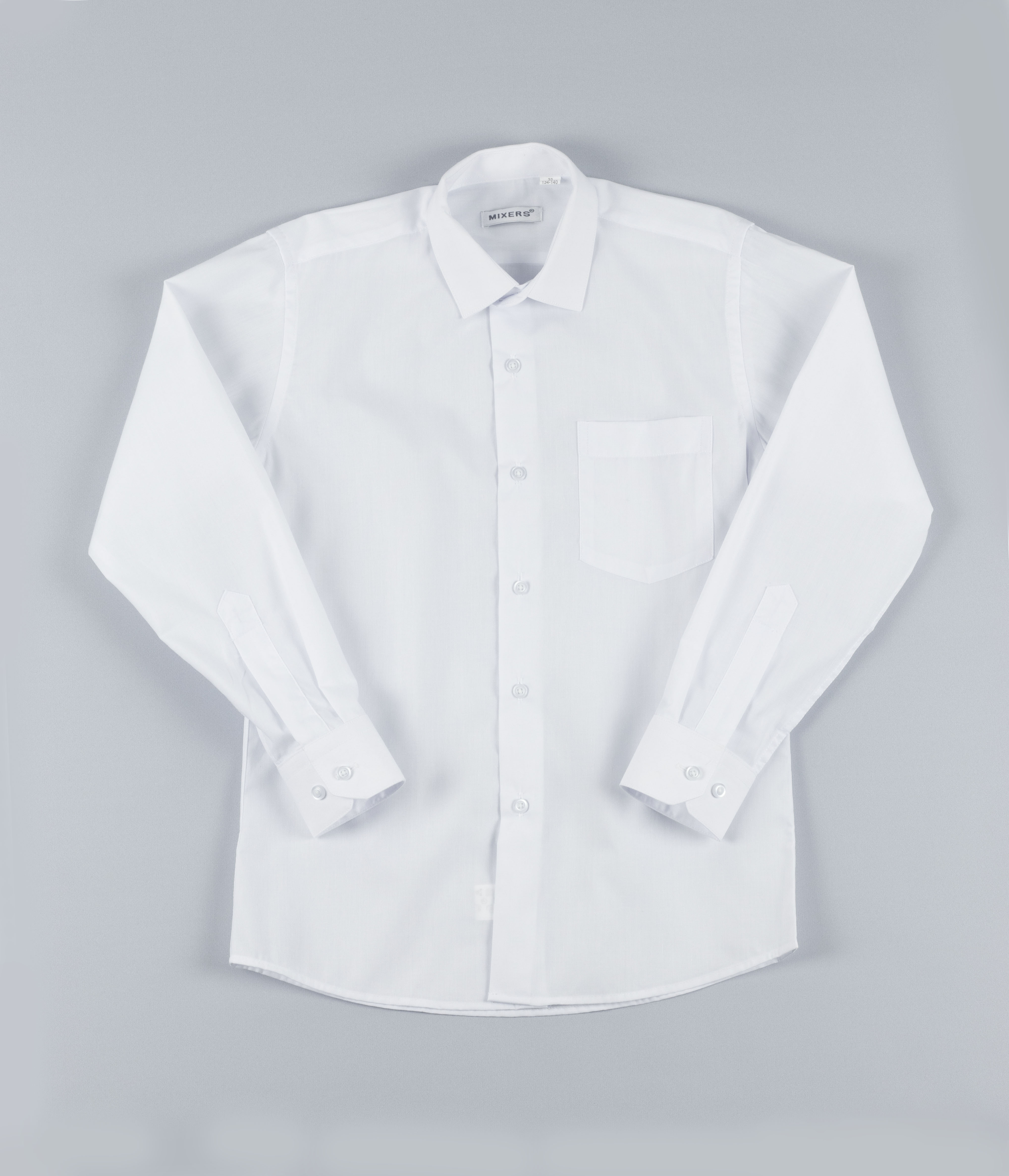 Классическая белая рубашка с длинным рукавом