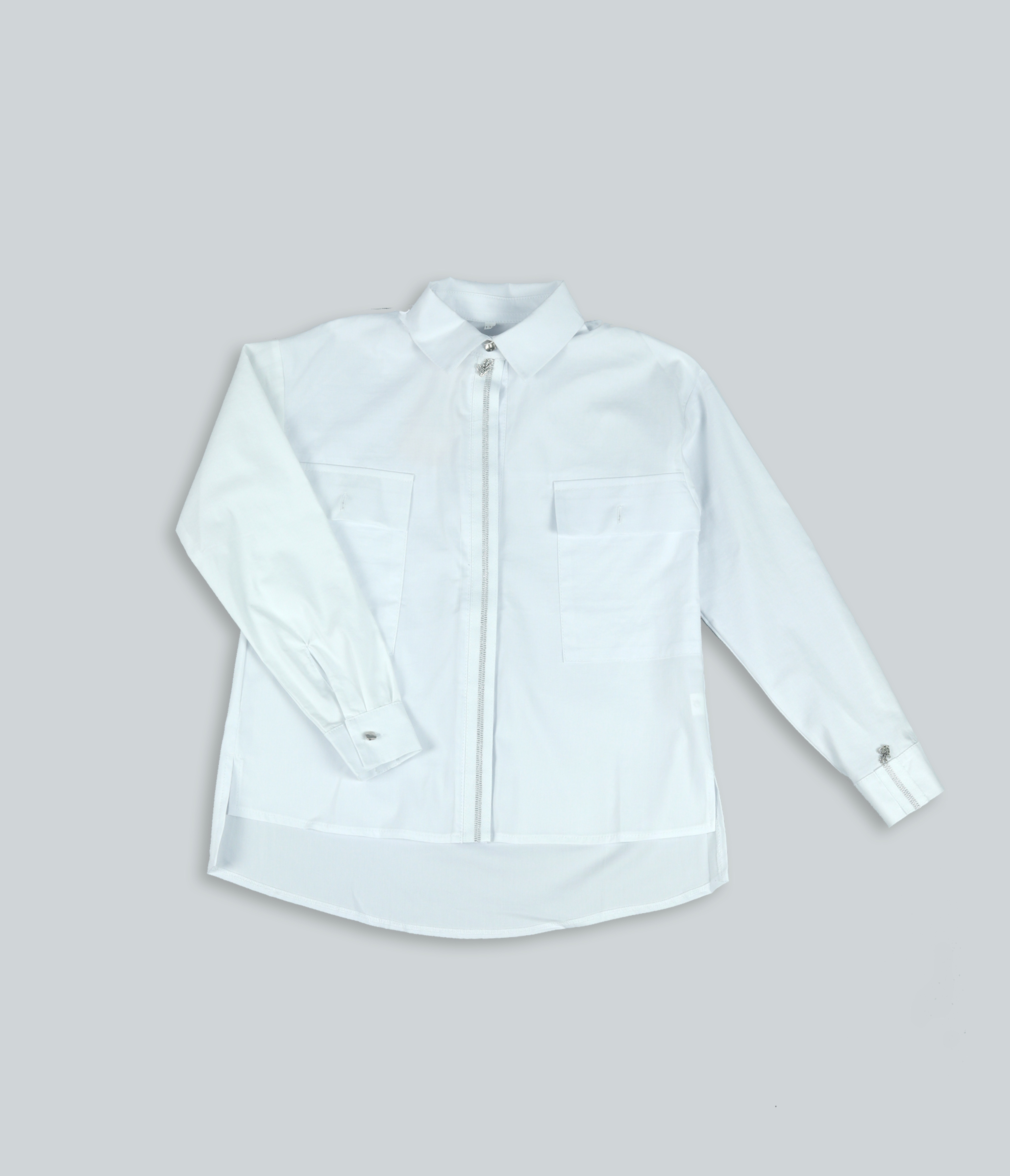 Белая блузка с удлиненной спинкой