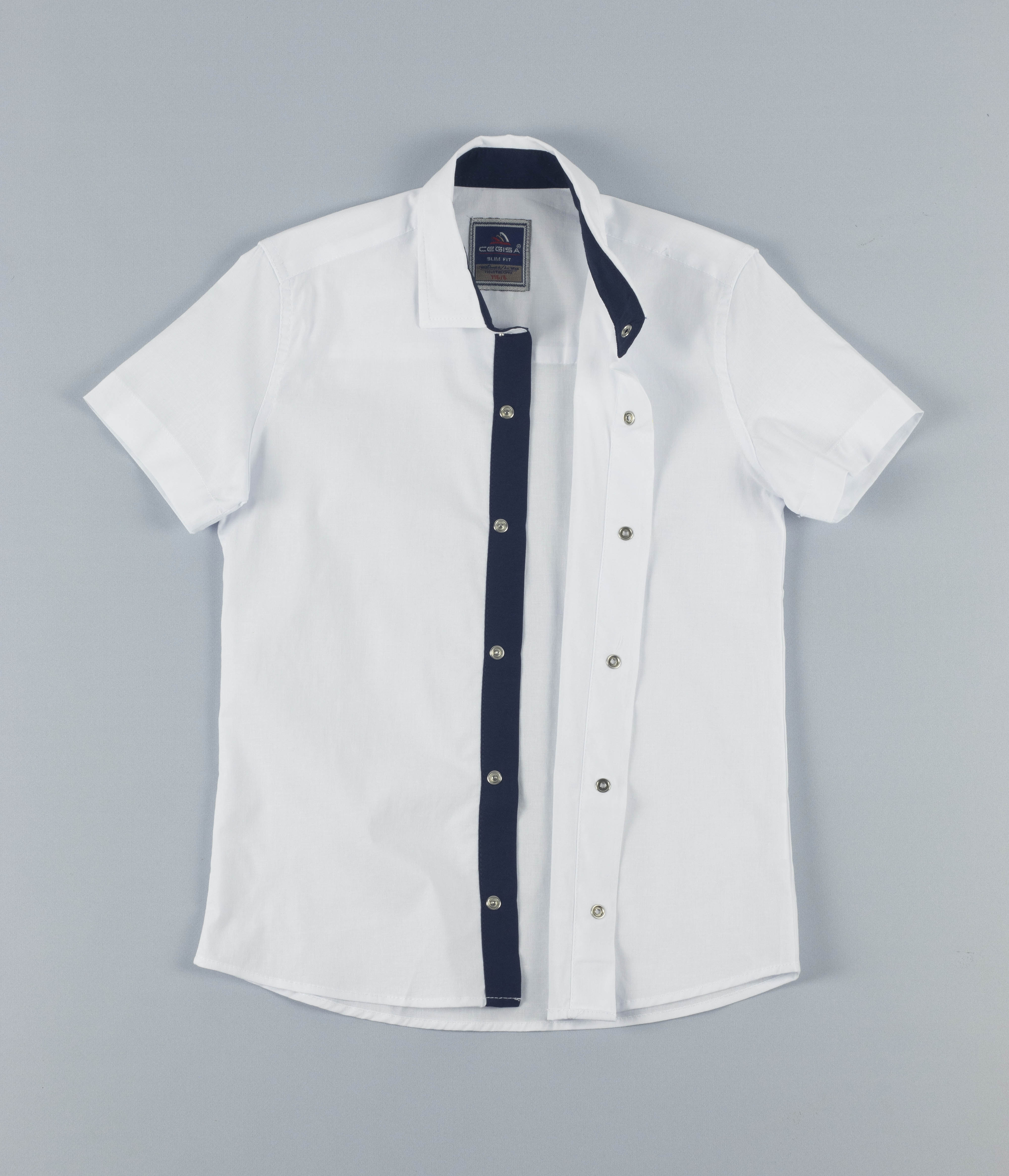 Рубашка белая на кнопках с коротким рукавом