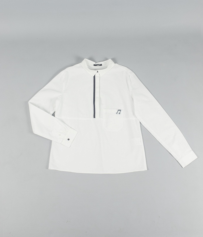 Белая блузка с карманом