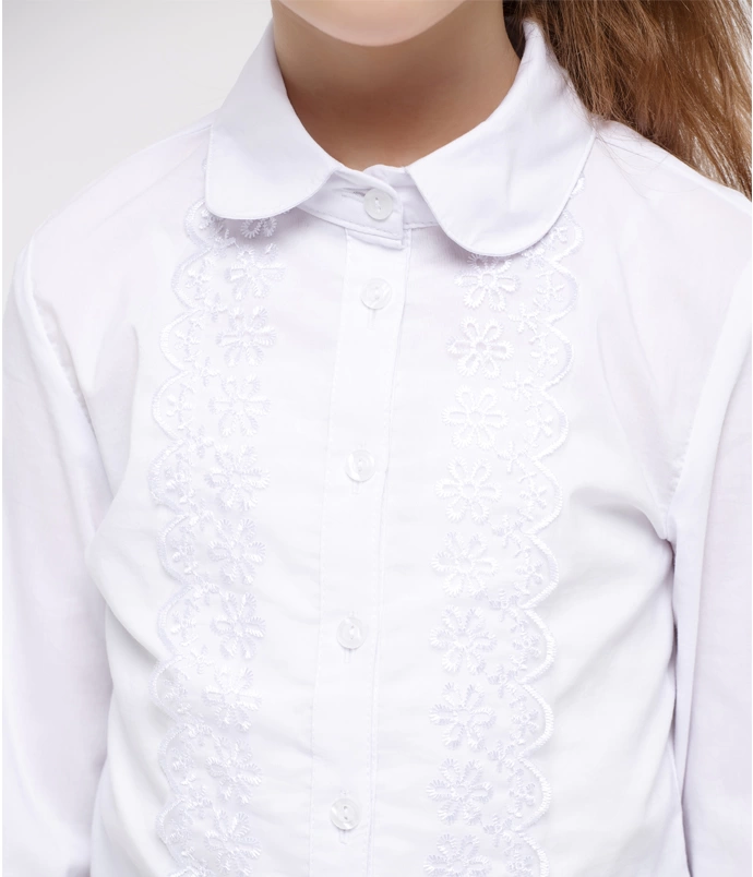 Белая блузка с круглым воротником