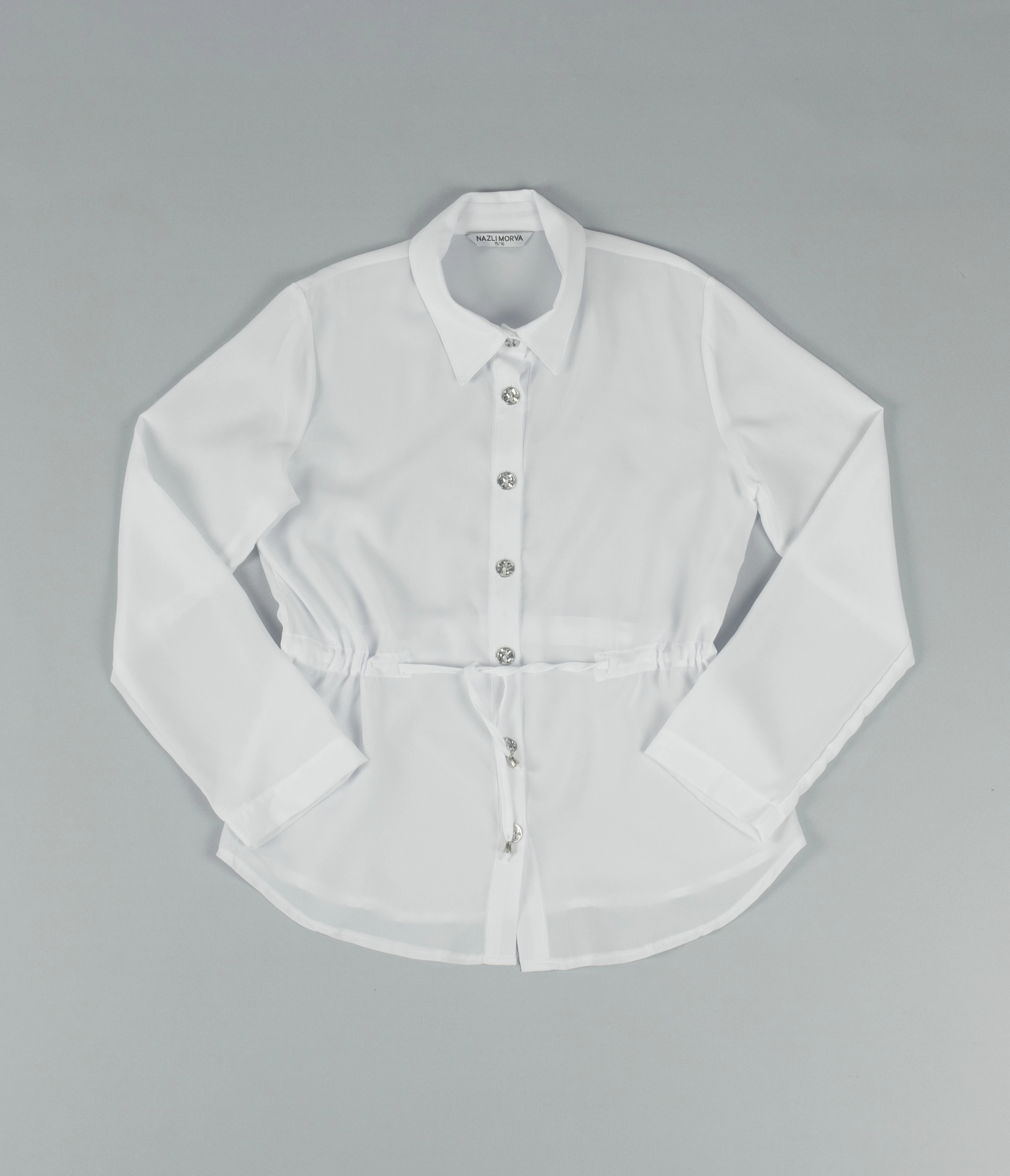 Белая блузка с регулирующим поясом
