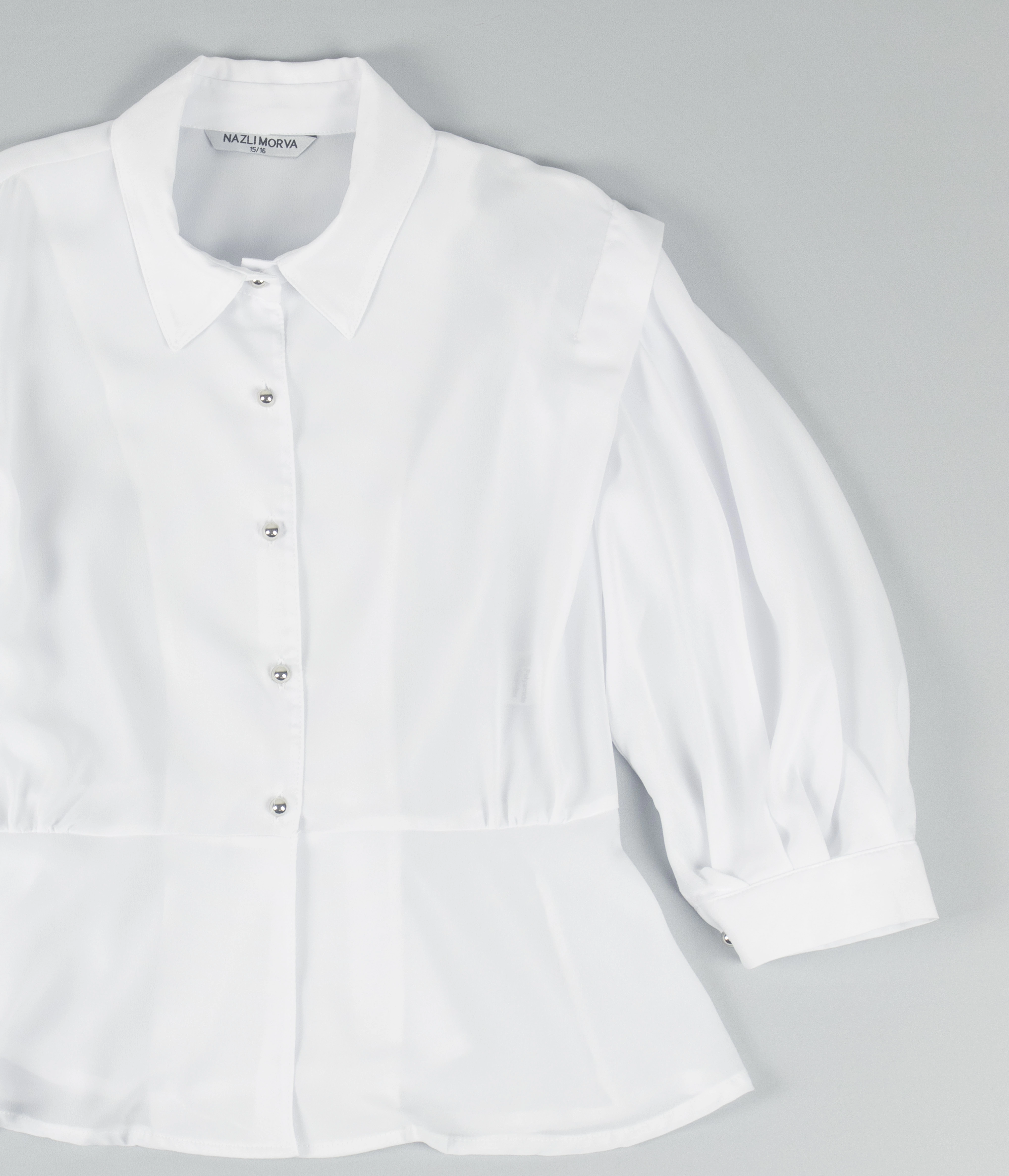 Белая нарядная блузка с баской