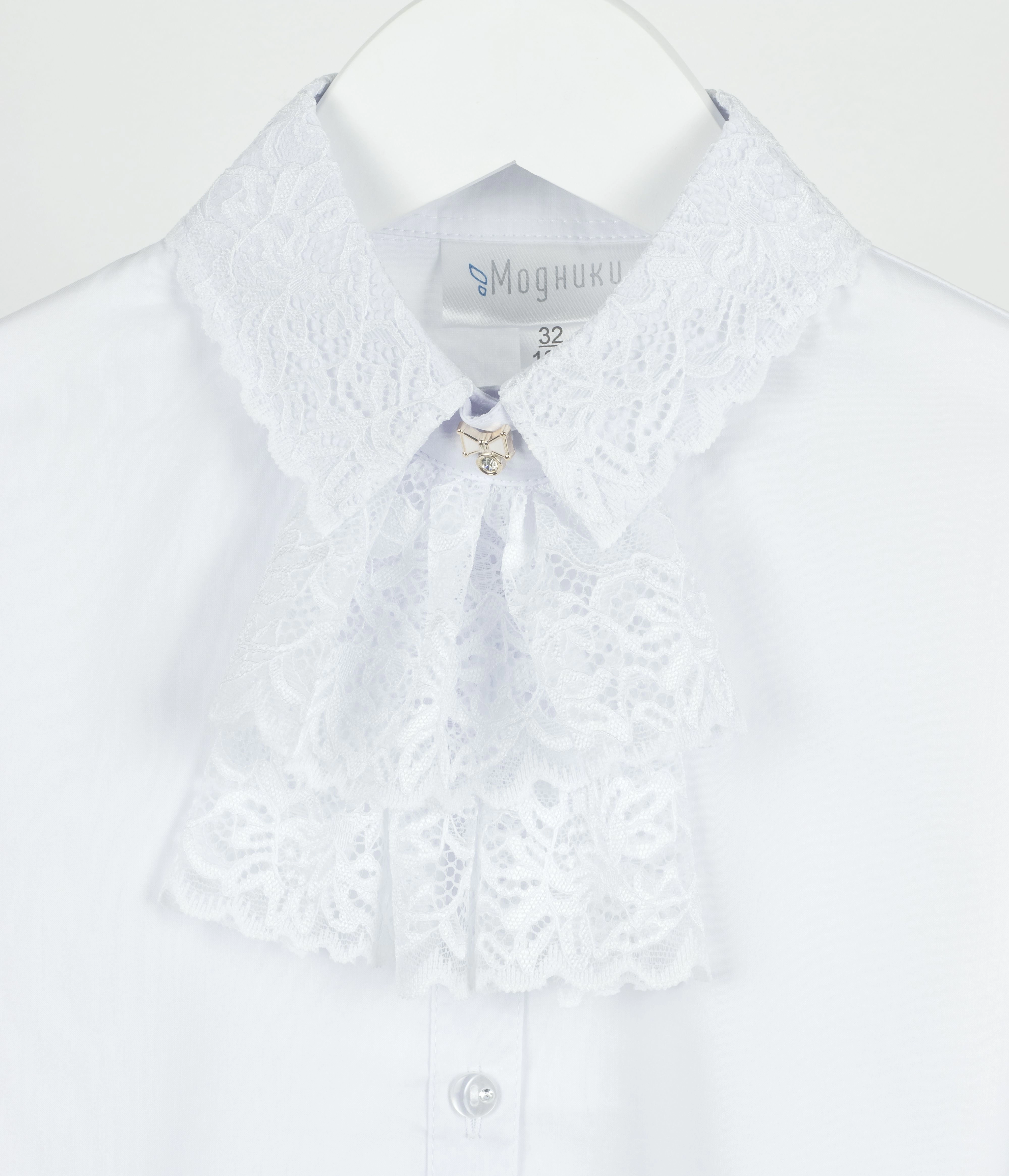 Блузка белая с гипюровыми рукавами и жабо