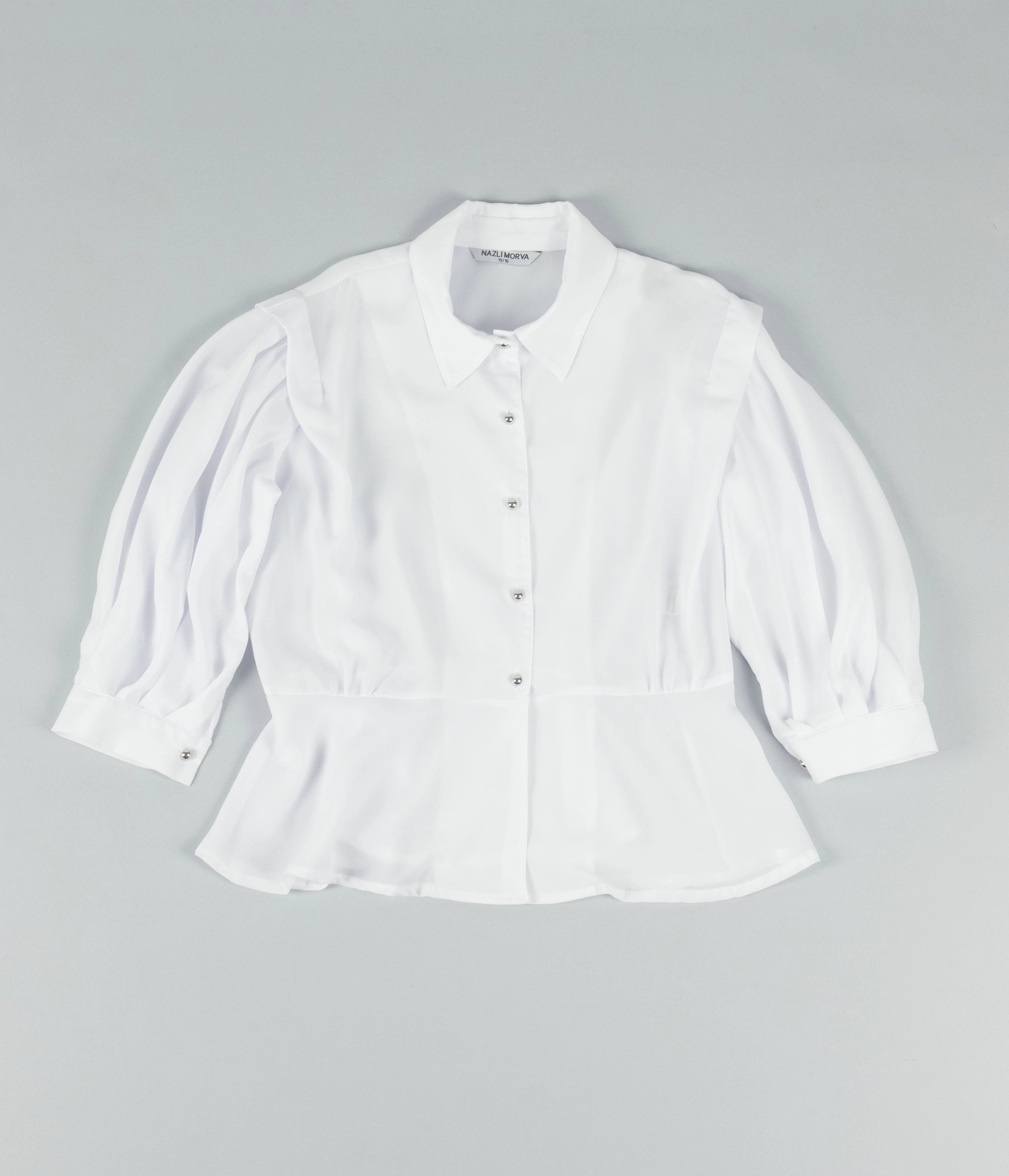 Белая нарядная блузка с баской